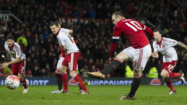 VYSVOBOZEN. Wayne Rooney promuje penaltu v zvru tetho kola FA Cupu proti Sheffieldu United.