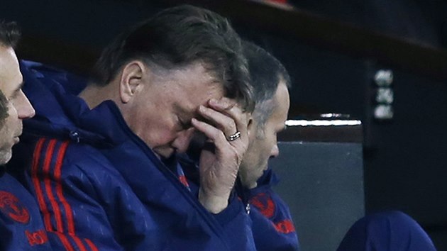 Trenr Manchesteru United Louis van Gaal bhem utkn s Sheffieldem United. Opravdu nevypad pobaven.