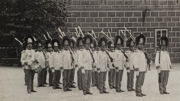 Zámecká Schwarzenberská granátnická garda v první polovině 20. století.