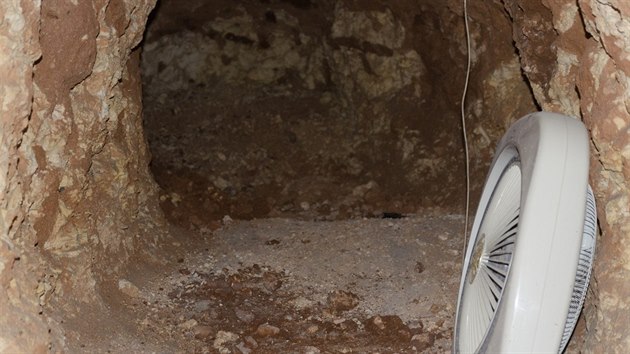 Tunely Islmskho sttu objevili bojovnci irck armdy i kurdskch ozbrojenc v Ramd, Kobani i Sindru.