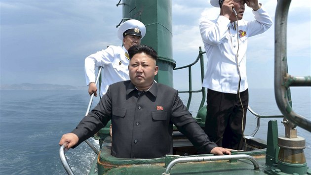 Vdce KLDR Kim ong-un na severokorejsk ponorce bhem sv inspekce nmon jednotky v srpnu 2014.