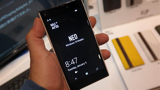 NuAns Neo s Windows 10 Mobile na veletrhu CES v Las Vegas