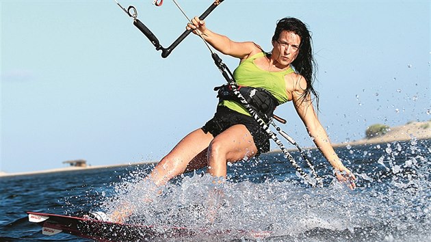 Tereza Havrlandová - kitesurfing v Brazílii.