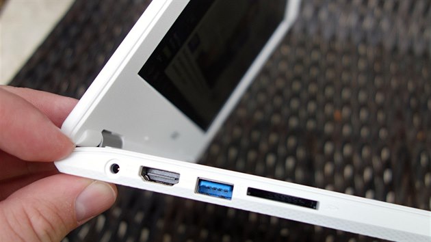 Chromebook m HDMI vstup, USB 3.0 port a teku SD karet.