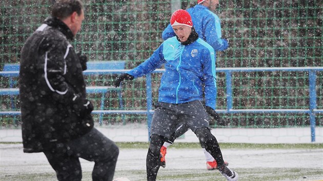 Fotbalist Plzn si na prvnm trninku v roce 2016 zakopali na snhovm popraku.