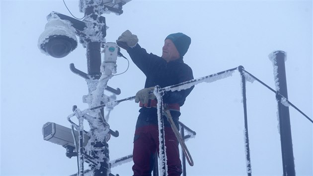 Jaroslav Chalupa z Havířova strávil na meteorologické stanici na Lysé hoře bezmála 38 let. Skončil k poslednímu dni roku 2015. Na nejvyšší vrchol Moravskoslezských Beskyd však bude chodit i v důchodu.