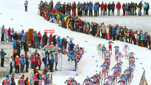 Momentka z klasick destky en na Tour de Ski v Oberstdorfu