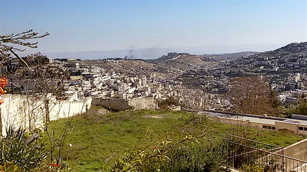 Výhled na Západní břeh Jordánu nám nabídl mohutný kouř doprovázený ozvěnou střelby.