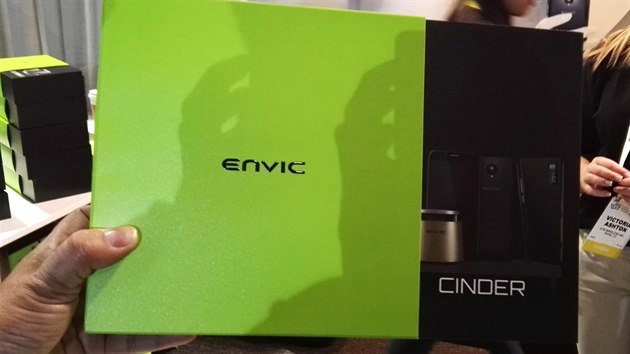Smartphone Envic v dárkovém balení