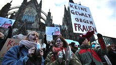Ne násilí na enách. Demonstrace proti sexuálním útokm a rasismu v Kolín...