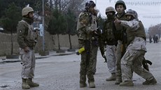 Afghánská speciální jednotka se snaí znekodnit ozbrojence, kteí zaútoili na...