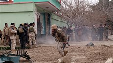 Afghánská armáda zasahuje proti ozbrojencm, kteí se po neúspném pokusu...