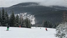 Ve pindlu jsou v provozu sjezdovky Modrá-Turistická, Hromovka I a II, Malý...