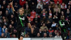 Útoník Stoke Peter Crouch skóroval v zápase FA Cupu na hiti Doncasteru.