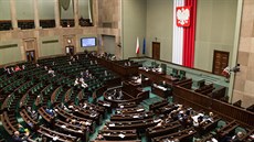 Polský parlament nyní ovládá strana Právo a spravedlnost.