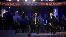 Prezident Obama bhem diskuze na CNN (7. leden 2016)