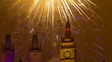 Novoroní ohostroj v Hradci Králové trval jen 86 sekund. (1. ledna 2016)