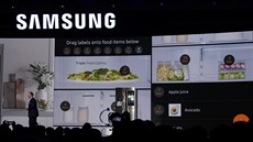 Uvnit chytré ledniky od Samsungu je kamera, take si odkudkoliv na svt...
