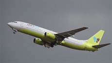 Boeing 737 korejské spolenosti Jin Air, registraní znaka HL7555. Práv tento...