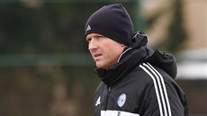 Olomoucký trenér Václav Jílek sleduje své sv��ence na za�átku zimní p�ípravy.
