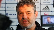 Olomoucký sportovní manažer Ladislav Minář dává rozhovor novinářům.