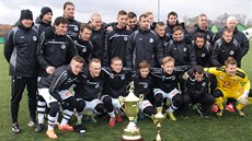 Královéhradečtí fotbalisté se radují z vítězství v Tipsport lize 2015.