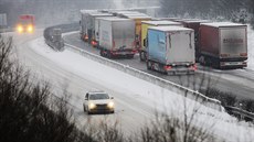 Dálnice D1 je po nehod na 202. kilometru ve smru na Prahu ucpaná. Policie...