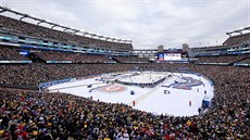 Zaplnné hledit na Gillette Stadium ve Foxboroughu sleduje duel Boston -...