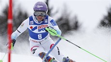 árka Strachová ve slalomu v Santa Caterin.