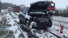 Mezi Velvary a Velkou Buinou na Kladensku se eln stetla dv osobní auta....