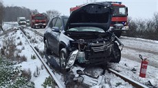 Mezi Velvary a Velkou Bu�inou na Kladensku se �eln� st�etla dv� osobní auta....