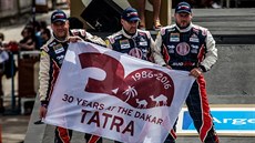 Martin Kolomý (vlevo) a jeho posádka na startu Rallye Dakar