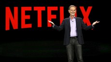 Generální ředitel Netflixu Reed Hastings oznamuje rozšíření služby do zbytku...