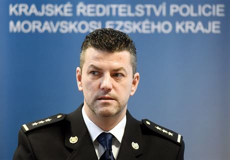 éf moravskoslezské dopravní policie Jií Zlý na tiskové konferenci o dopravní nehodovosti v roce 2015.