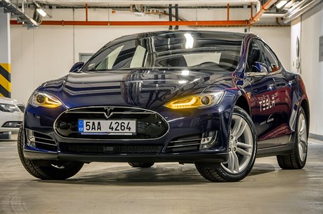 Tesla Model S 85D