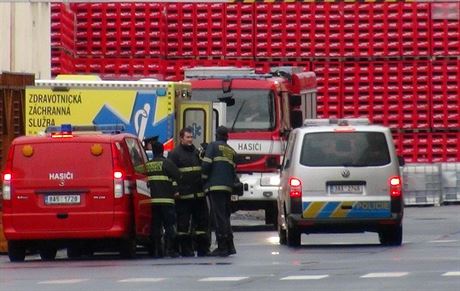 V areálu firmy Coca Cola se utopil potáp (13.1.2015).