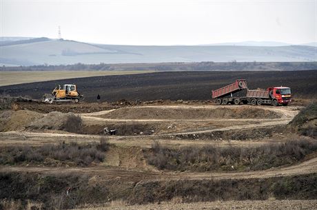 Ve Váanech nad Litavou na Vykovsku ujídí v areálu bývalé motokrosové dráhy...