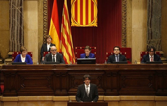 Nový katalánský premiér Carles Puigdemont vyzývá v projevu k odtrení od...