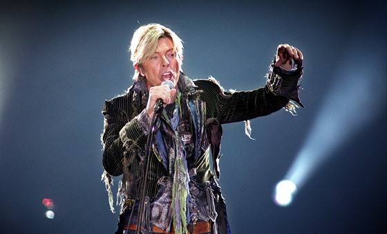 David Bowie pi praském koncertu 24. ervna 2004