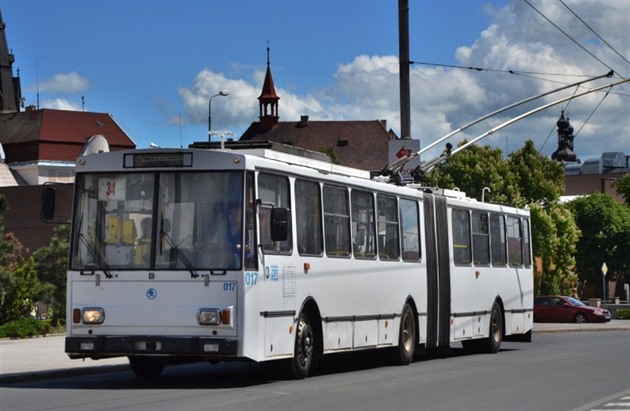 V Chomutov nyní jezdí 16 trolejbus, deset z nich je starých dvacet a více let.