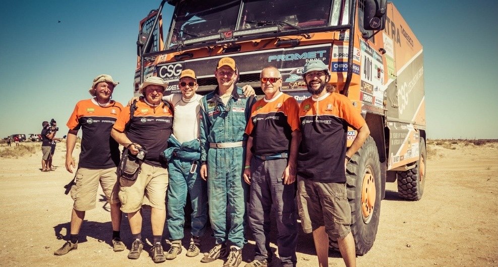 Tomá� Tome�ek s kamionem Tatra a svým týmem na Africa Eco Race 2016.