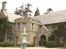 Hugh Hefner prodává své sídlo za 200 milion dolar