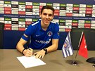 PI PODPISU. David Pavelka v úterý podepsal smlouvu s tureckým týmem Kasimpasa.