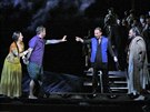 Scéna z Bizetovy opery Lovci perel v Metropolitní opee
