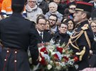 Pamtní desku obtem atentát odhalili prezident François Hollande (10. ledna...