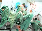 eský chirurg Tomá ebek s Lékai bez hranic spolupracoval na misích na Haiti...