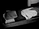Otrokova postel a halena v píbytku na plantái rodiny rodiny Destréhanových....