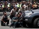 Indonskou Jakartou otsla srie silnch exploz, hleny jsou obti (14....