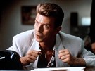 David Bowie jako Phillip Jeffries ve filmu Twin Peaks (1992) amerického...