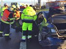 Nehoda dvou aut v ulici Veselská ped obchodním centrem v Letanech (15. ledna...